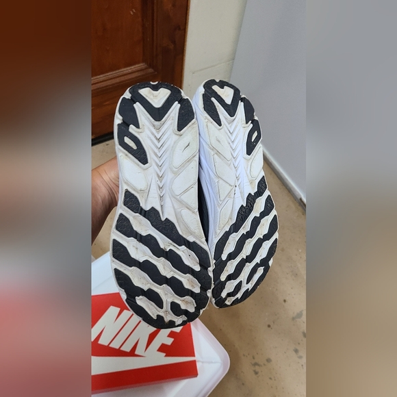 Hoka One Clifton Black White Running Sneakers Women 10.5B Or Men 9 - Picture 8 of 11